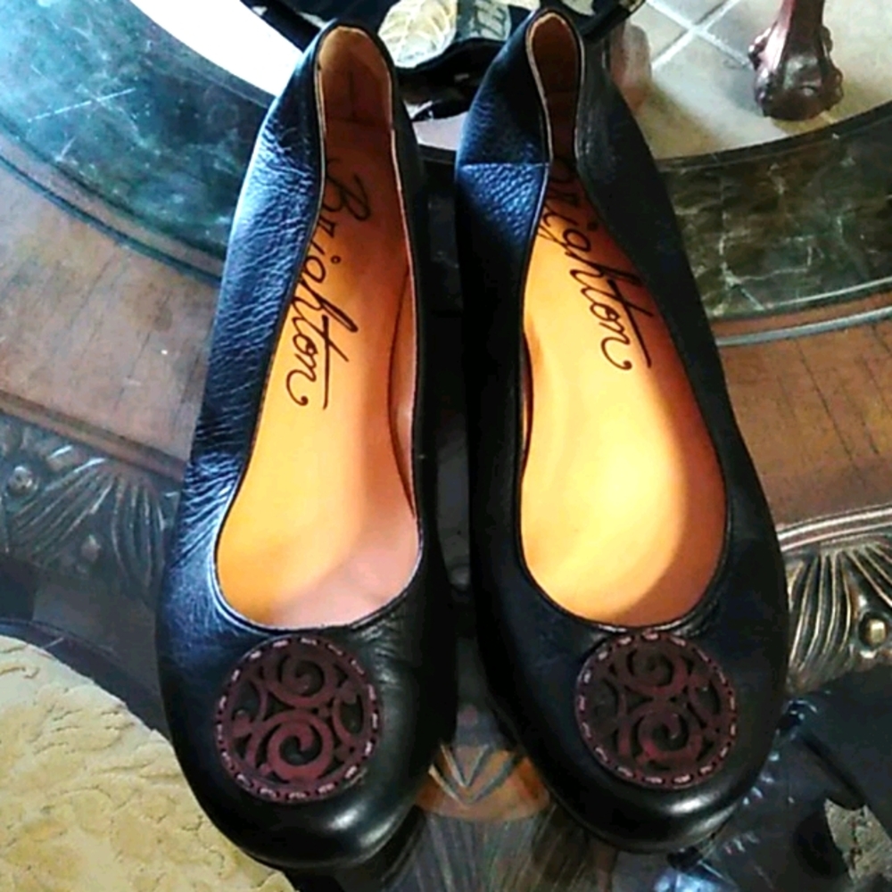 EUC Brighton black and brown flats